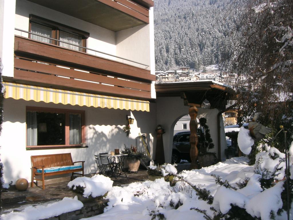 Pension Garni Gerhard Oetz Exterior photo