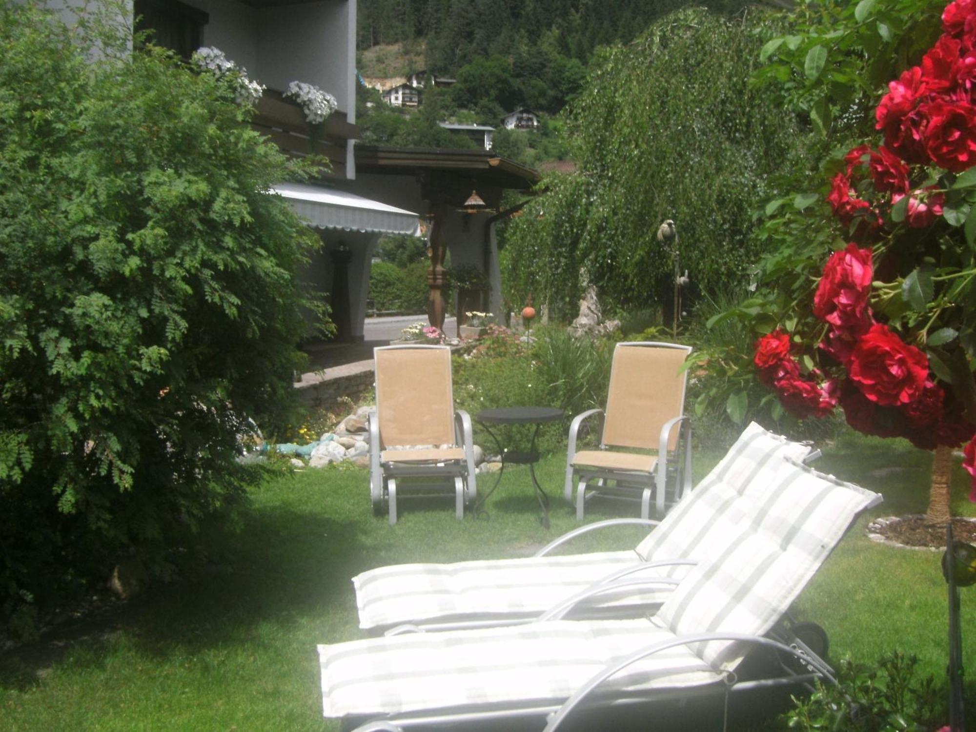 Pension Garni Gerhard Oetz Exterior photo