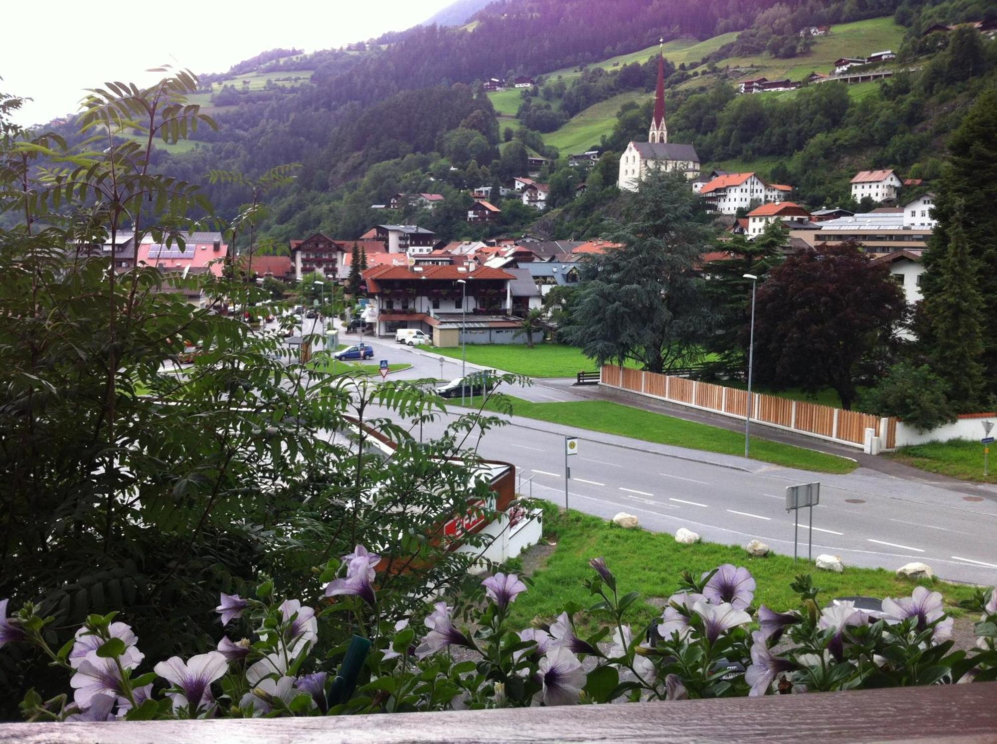 Pension Garni Gerhard Oetz Exterior photo