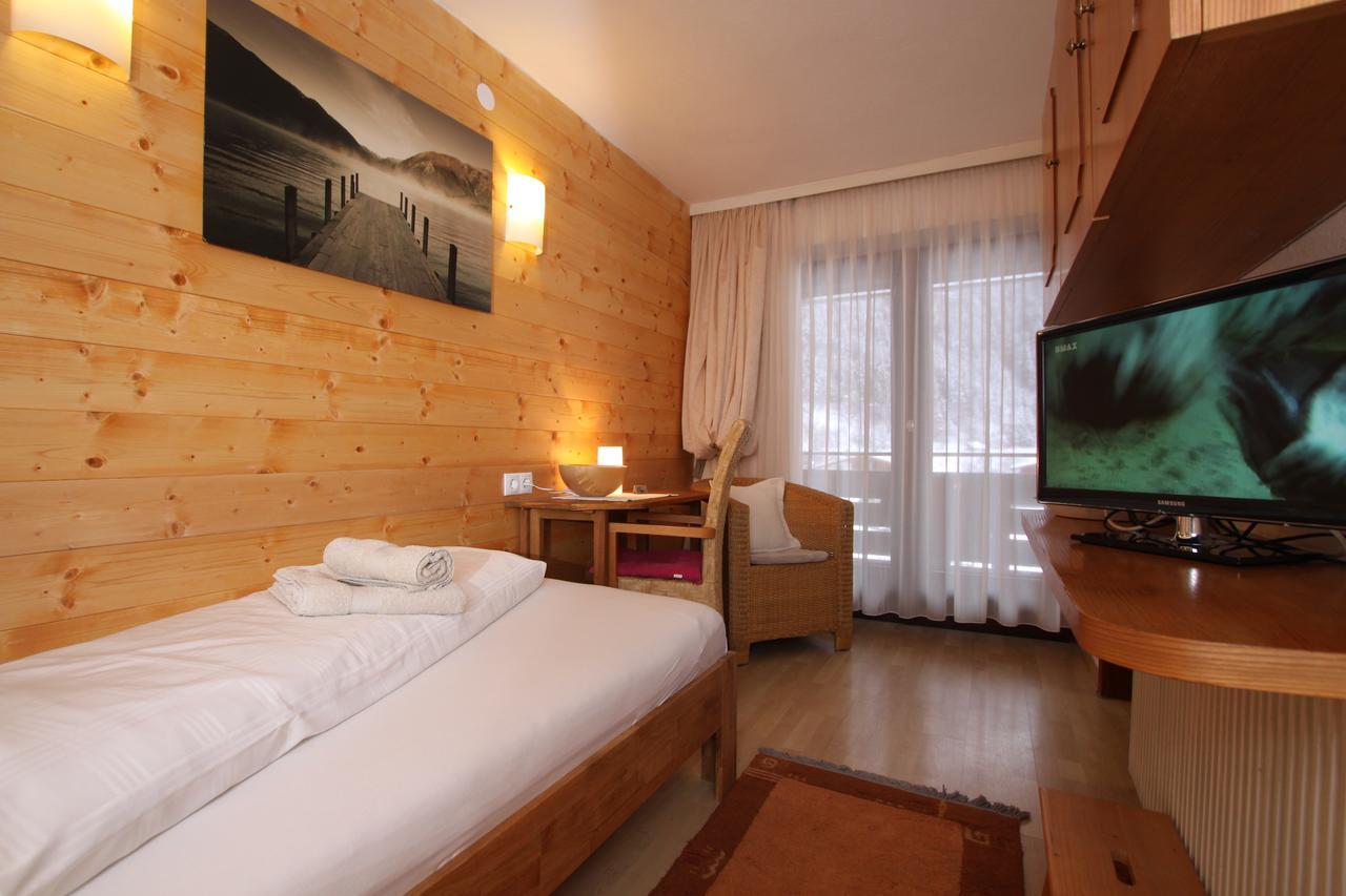 Pension Garni Gerhard Oetz Exterior photo